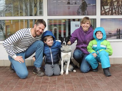 Pestrá spoločnosť vychovala prvého asistenčného psa pre chlapca s autizmom