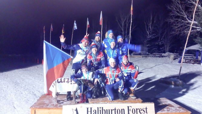 Českému tímu sa v Kanade darí. Štafeta vybojovala striebro!